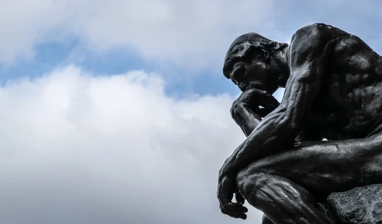 Auguste Rodin’in Düşünen Adam Heykeli: Sanat Tarihinin En Derin Düşüncesi