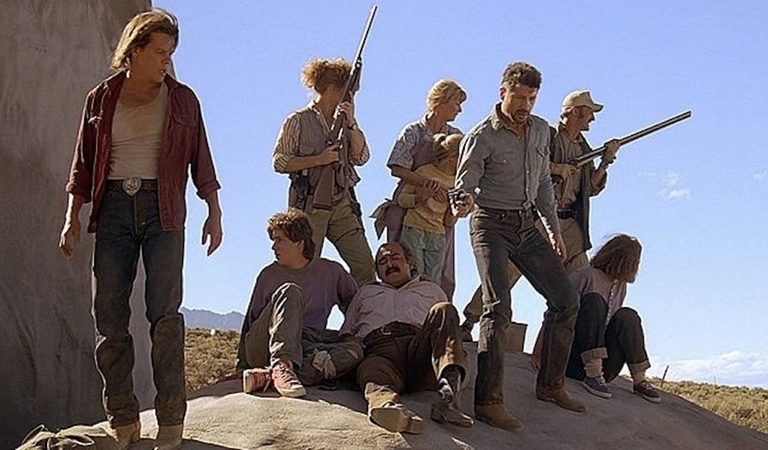 Yeraltı Canavarı izle: Tremors (1990) – Yeraltından Gelen Ölümcül Canavarlar