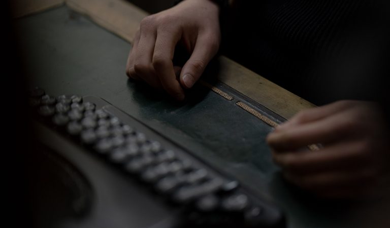 Etkili Betimleme Nasıl Yapılır? Okuru Hikayenin İçine Çeken 10 Teknik